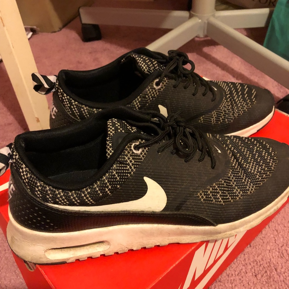 NIKE AIR MAX THEA👟